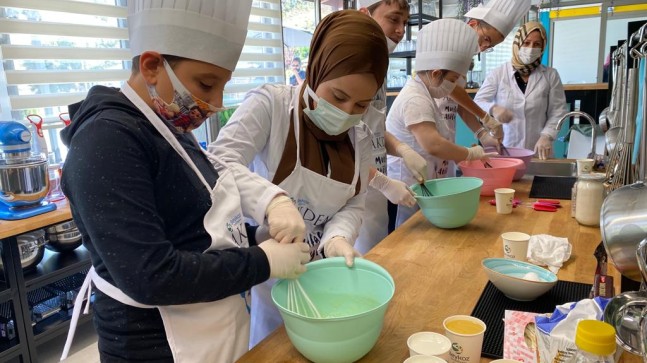 AKDEM “MUTFAK ATÖLYESİ”NDEN ENFES KOKULAR YÜKSELİYOR