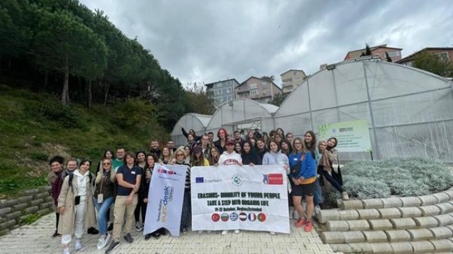 AVRUPALI GENÇLER BEYKOZ’DA ORGANİK YAŞAMA ADIM ATIYOR