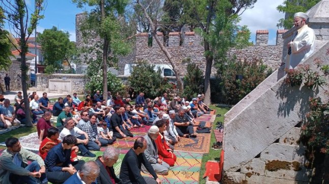 ANADOLUHİSARI NAMAZGÂHINDA CUMA NAMAZI GELENEĞİ YENİDEN BAŞLADI