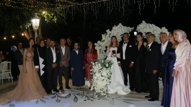 Tuncer Dede’nin Oğlu Emre Batu, Ayşegül Şekeroğlu ile Dünya Evine Girdi