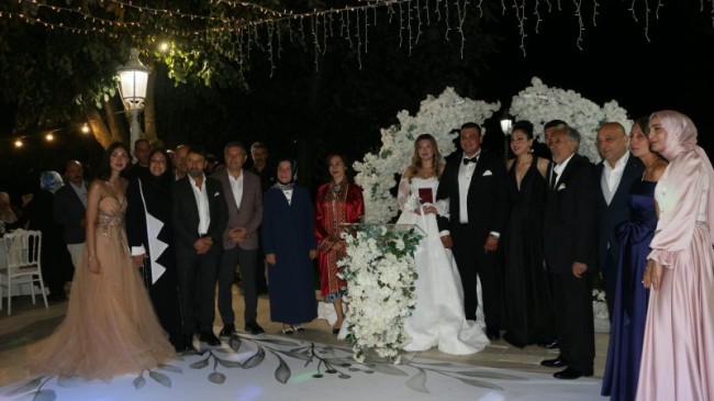 Tuncer Dede’nin Oğlu Emre Batu, Ayşegül Şekeroğlu ile Dünya Evine Girdi