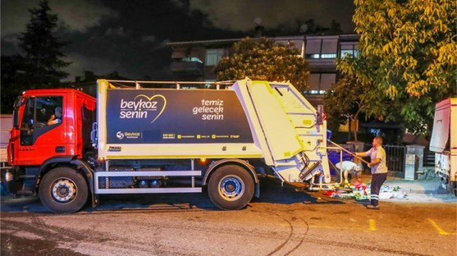 Beykoz’da Semt Pazarları Sonrası Sokaklar Baştan Sona Temizleniyor