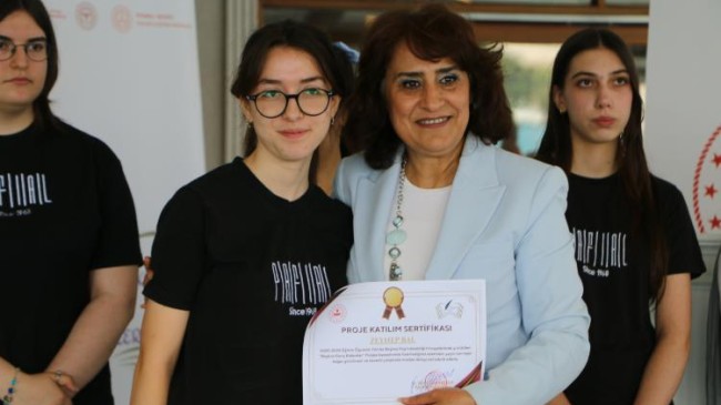 Genç Kalemler Projesi’nde Zeynep Bal’dan Duygu Yüklü “Vatanseverlik” Çalışması